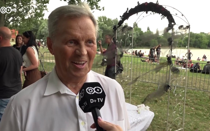 Embedded thumbnail for Esküvő a rock szentélyében