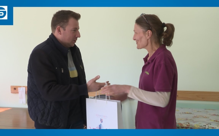 Embedded thumbnail for Idén is jár a szundikendő minden dunaújvárosi újszülöttnek