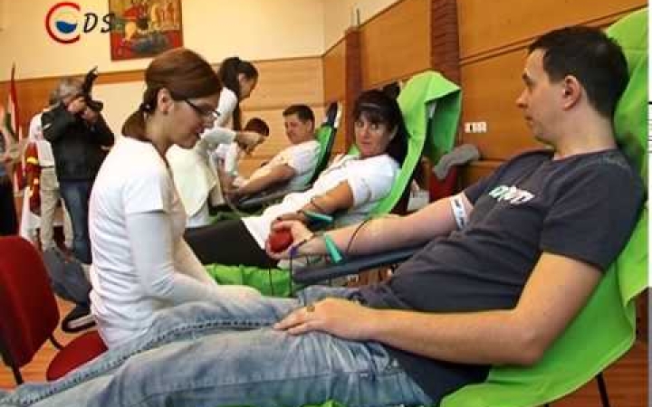 Embedded thumbnail for Kéklámpások véradása