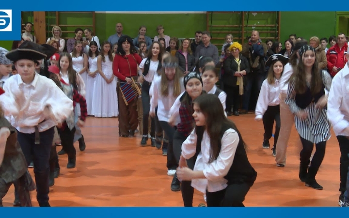 Embedded thumbnail for DSTV: a felsősök is farsangoltak a Móriczban