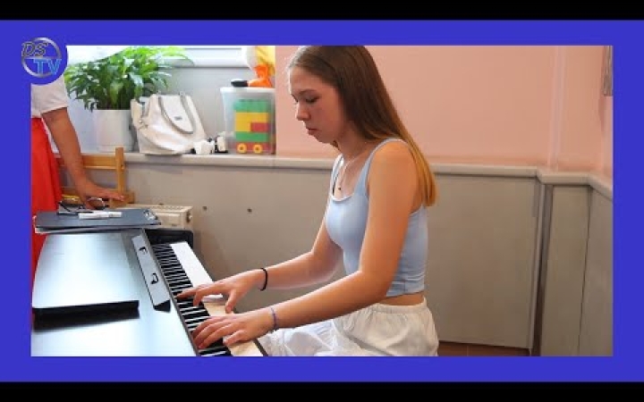 Embedded thumbnail for DSTV: évadzáró a zenélő cukrászdában