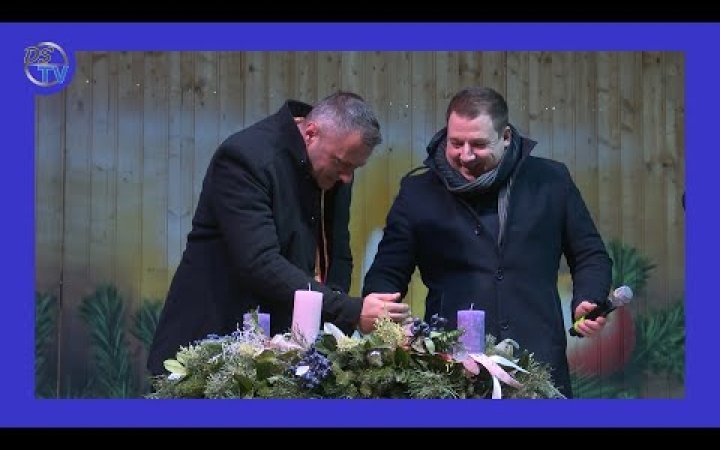 Embedded thumbnail for A hit jelképe – fellobbant a láng az első adventi gyertyán a Városháza téri ünnepen (galériával)