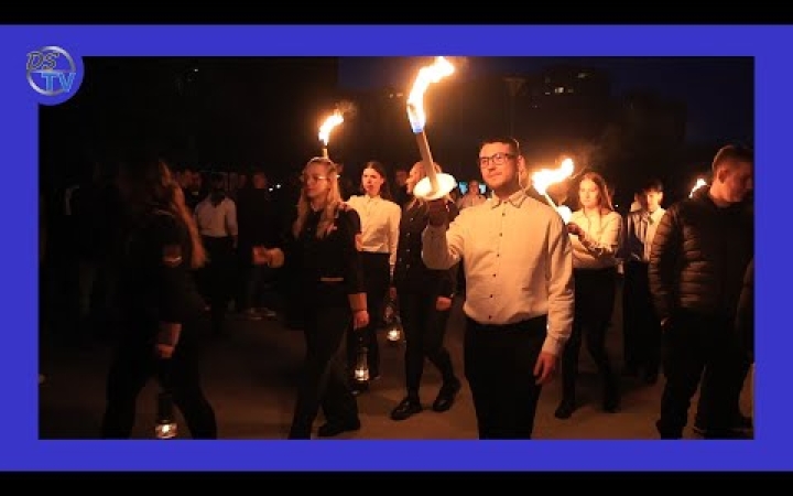 Embedded thumbnail for  Újra fáklyás-lámpás, meghitt búcsú a várostól – jó szerencsét, végzős hallgatók!