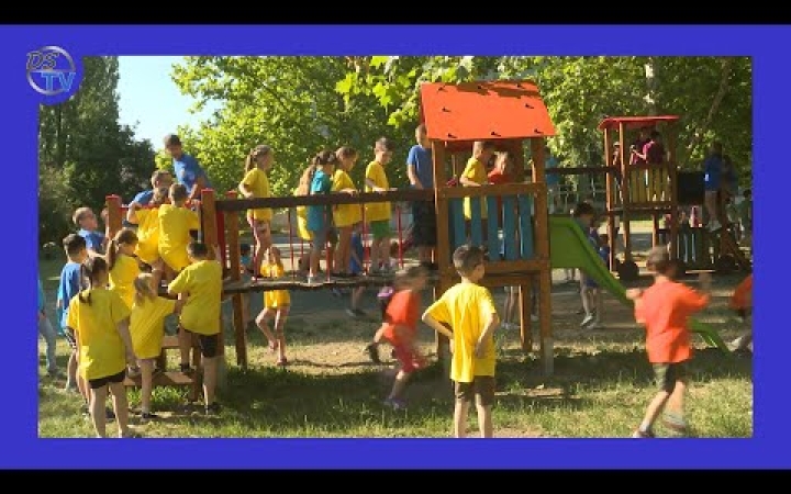 Embedded thumbnail for DSTV: birtokba vették a játszóteret